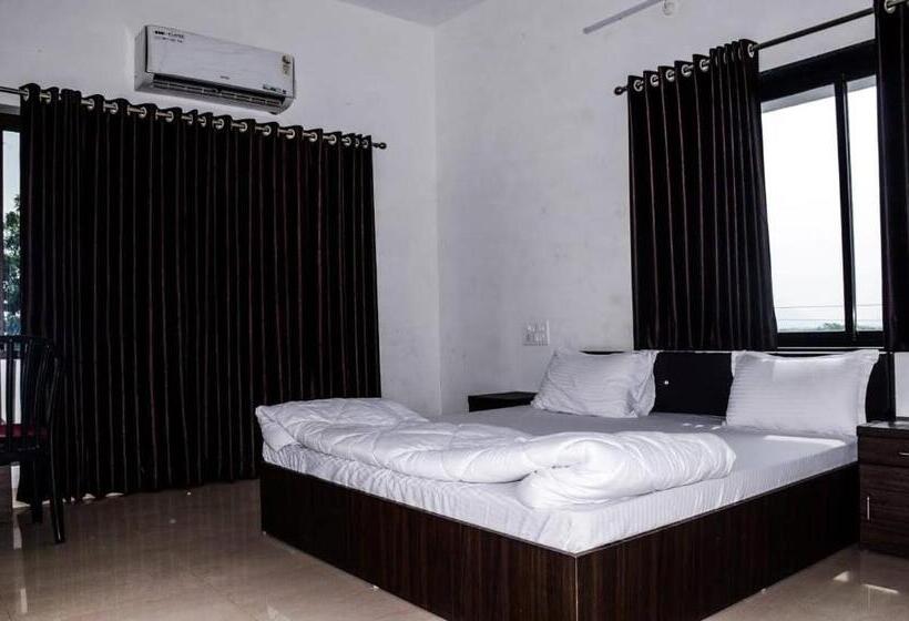 Ram Lakhan Hotel And Restaurant