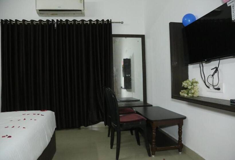 Ram Lakhan Hotel And Restaurant