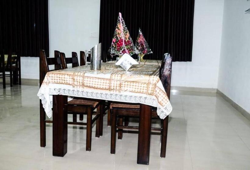 Ram Lakhan Hotel And Restaurant