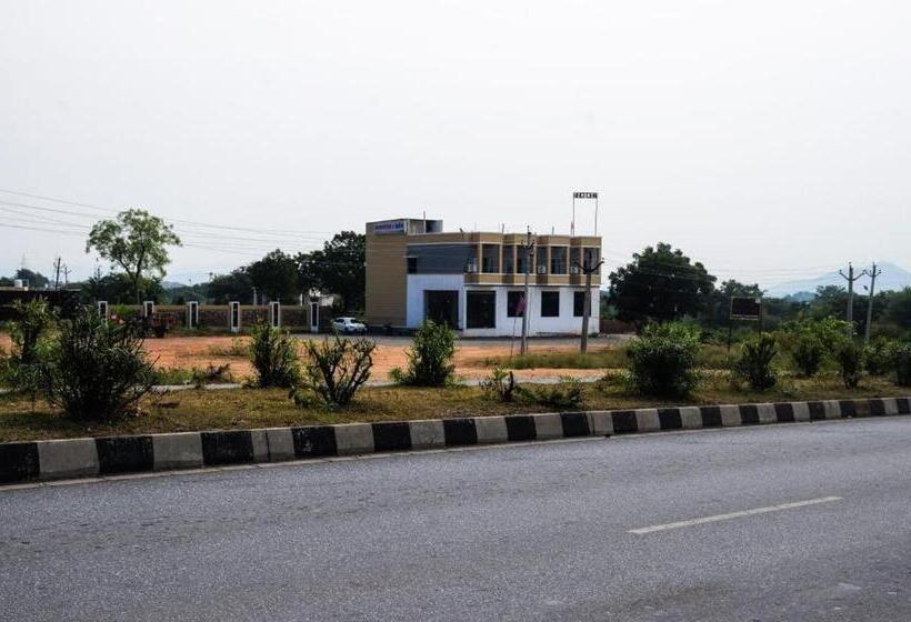 Ram Lakhan Hotel And Restaurant