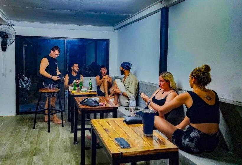 The 10 Club Hostel