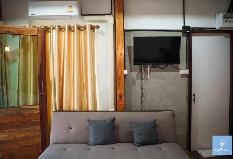 Ur Way Cafe & Resort