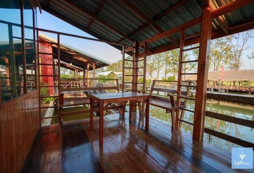 Ur Way Cafe & Resort