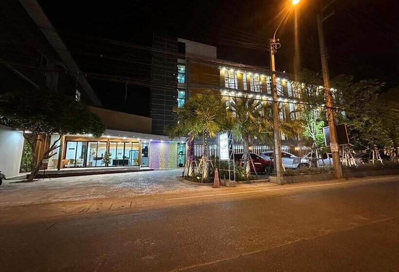 ユースホステル ดิ อัยย์ชญา โฮเทล