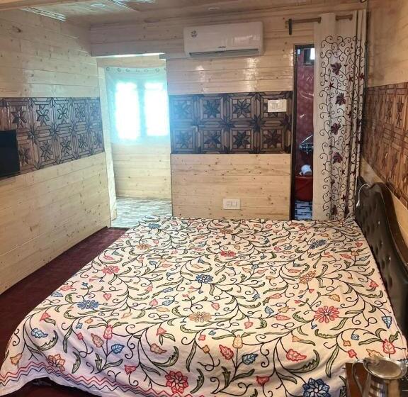 ユースホステル Gulmarg View Cottage