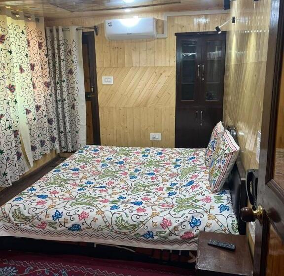 ユースホステル Gulmarg View Cottage