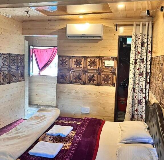 ユースホステル Gulmarg View Cottage