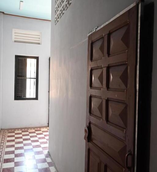 Bop`s Cocktail Bar And Hostel