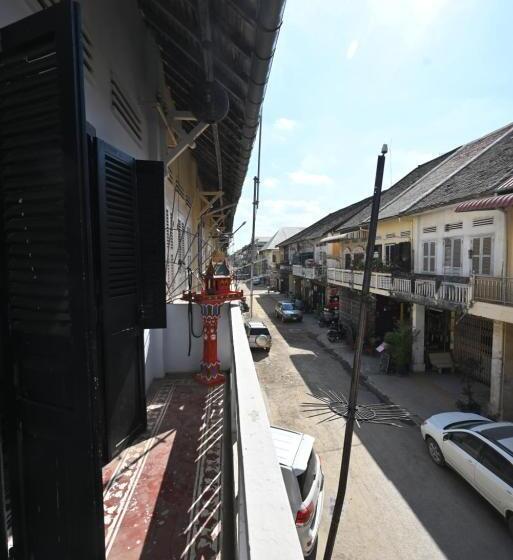 Bop`s Cocktail Bar And Hostel