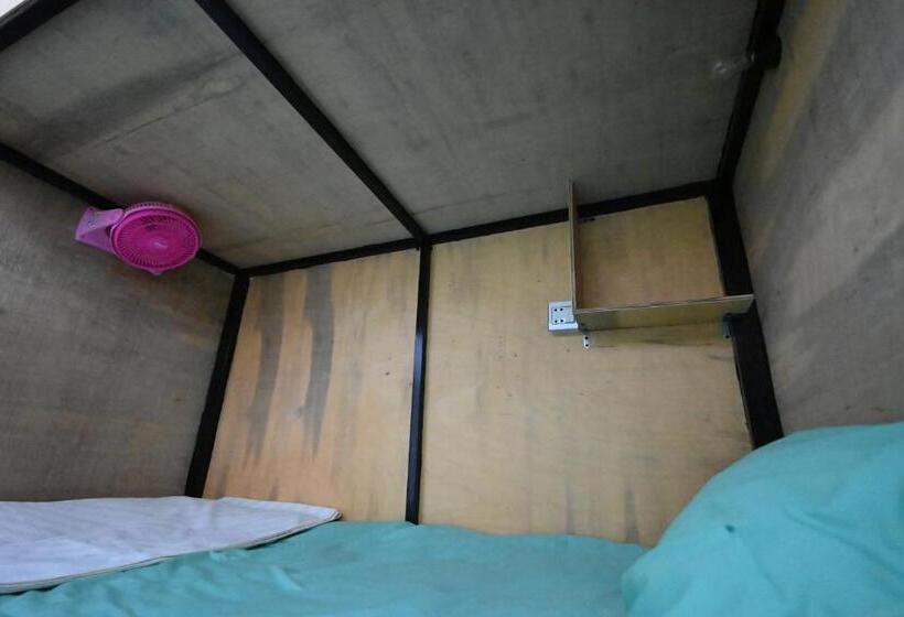 Bop`s Cocktail Bar And Hostel