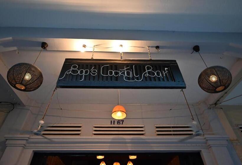 Bop`s Cocktail Bar And Hostel