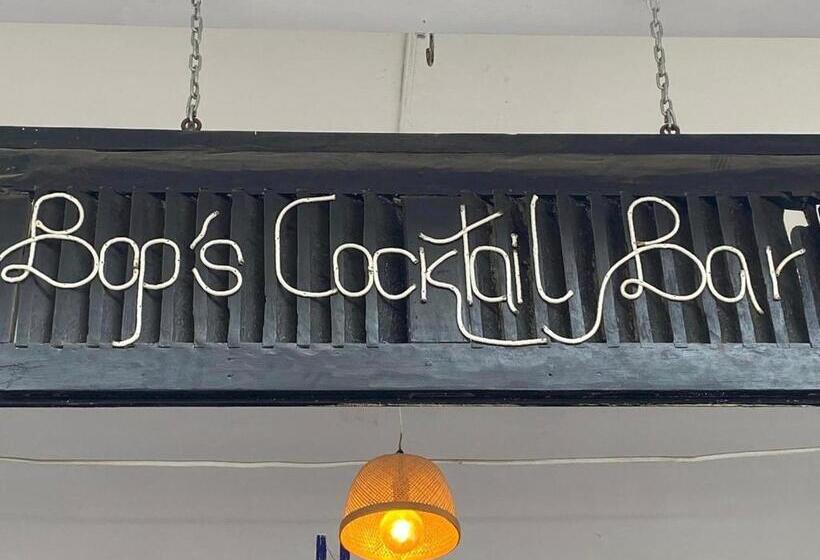 Bop`s Cocktail Bar And Hostel