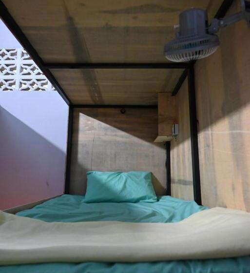 Bop`s Cocktail Bar And Hostel