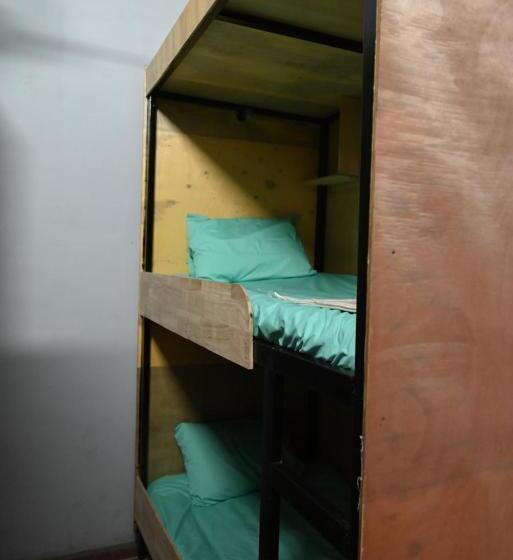 Bop`s Cocktail Bar And Hostel