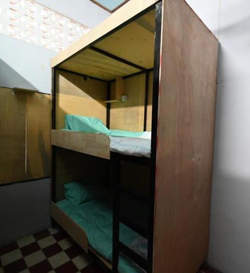 Bop`s Cocktail Bar And Hostel