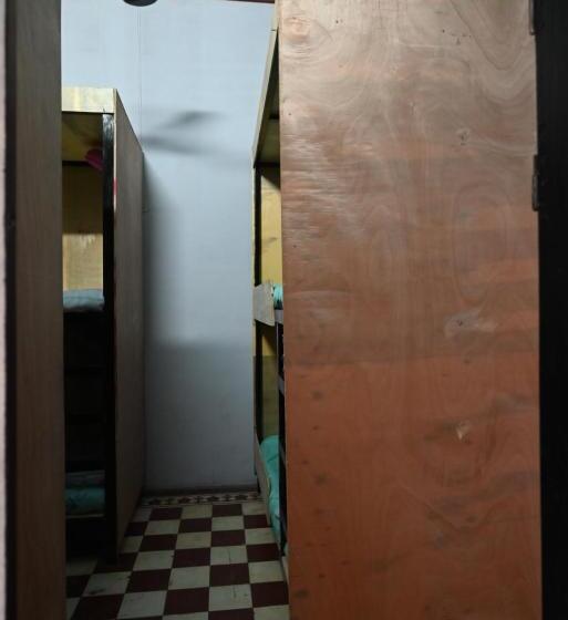 Bop`s Cocktail Bar And Hostel