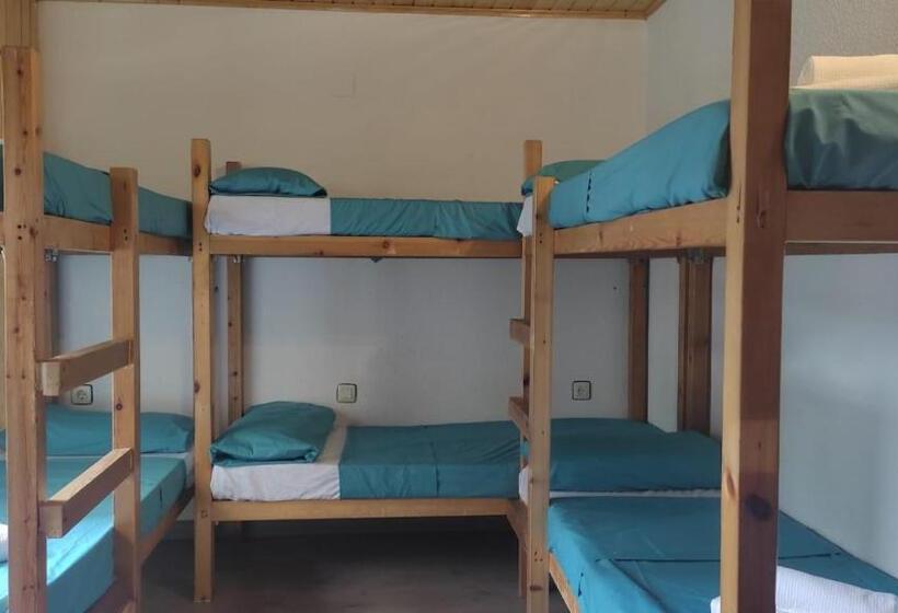 Albergue Villanúa Tritón   4 Hab   Máx 14 Personas