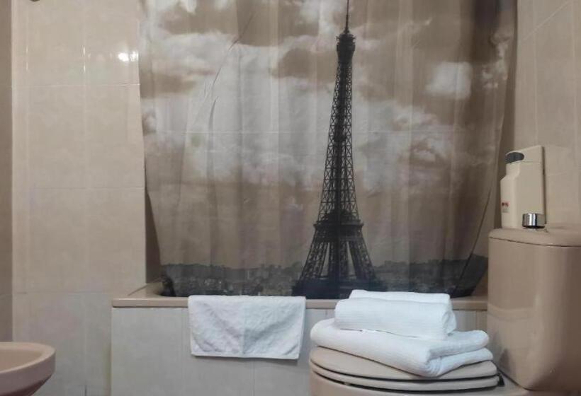 Albergue Villanúa Tritón   4 Hab   Máx 14 Personas