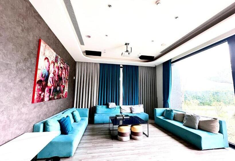 민박 拾月。頭城無邊際泳池溫泉房