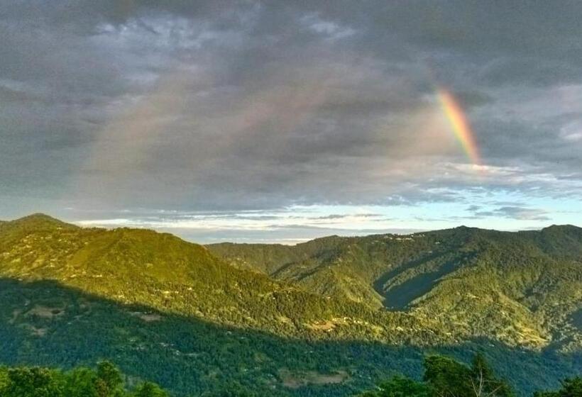 Bed and Breakfast Aaravi Garden Homestay