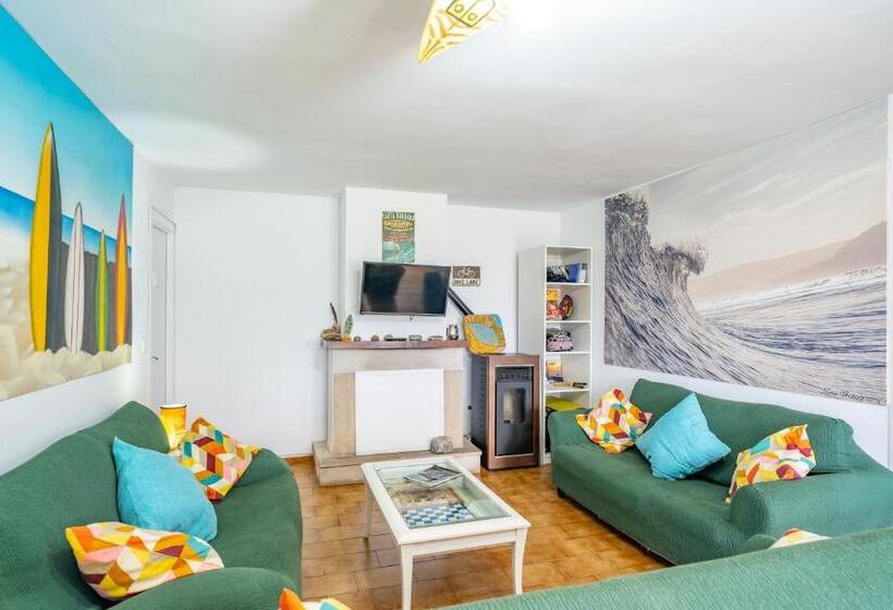 تختخواب و صبحانه Surf House Sanvi