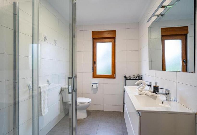 تختخواب و صبحانه Surf House Sanvi