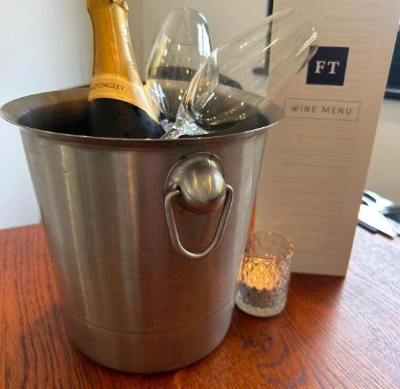 ベッドアンドブレックファースト The Fishmongers Tavern