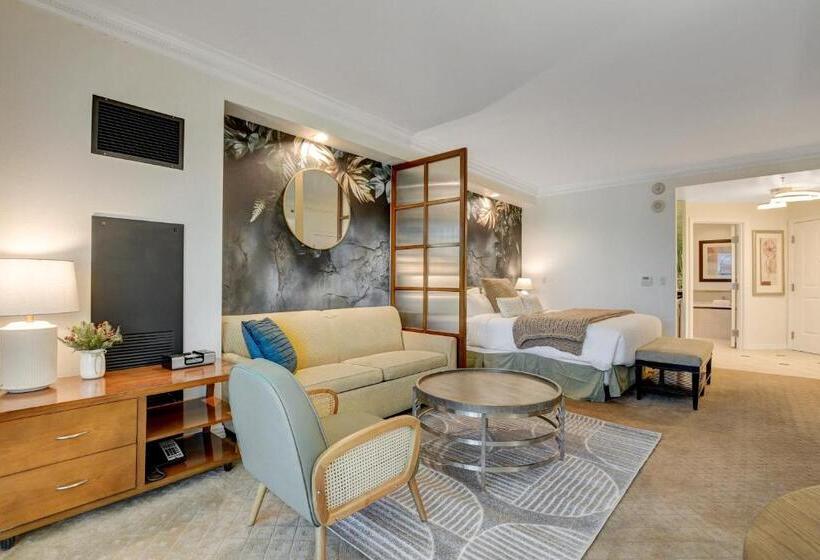 Elite Studio Mgm Signature Balcony Strip View