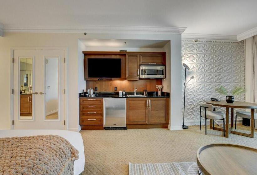 Elite Studio Mgm Signature Balcony Strip View