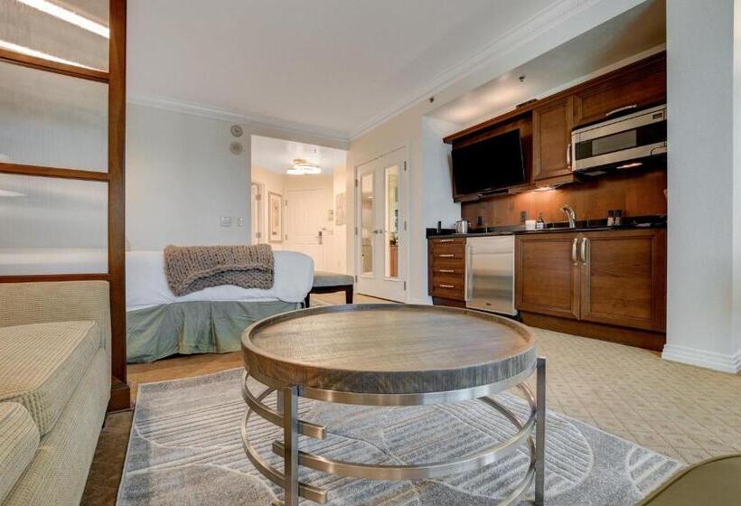 Elite Studio Mgm Signature Balcony Strip View