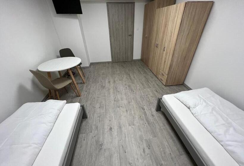 Hostel H18