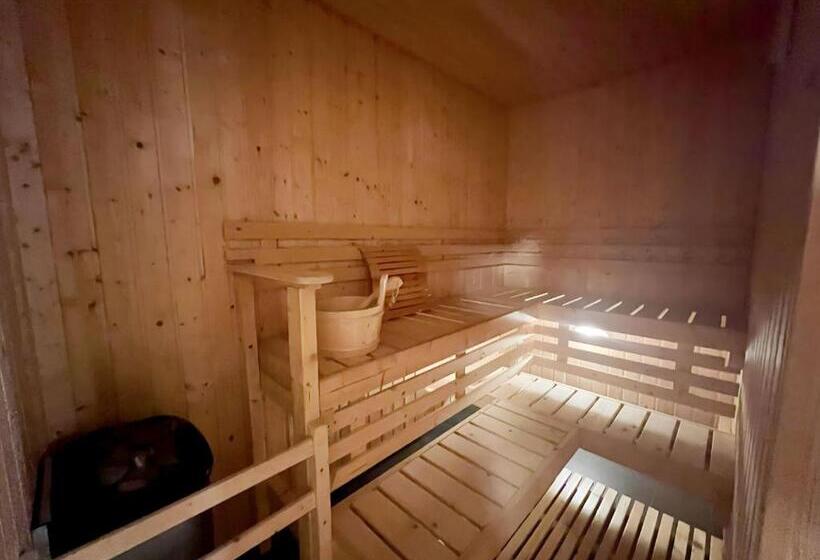 هتل Affordable Staycation Airbnb Bgc