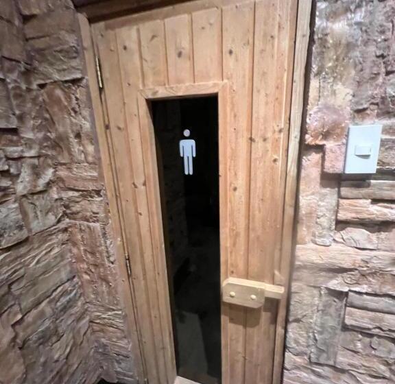 هتل Affordable Staycation Airbnb Bgc