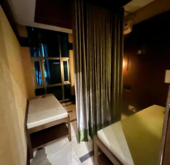 هتل Affordable Staycation Airbnb Bgc