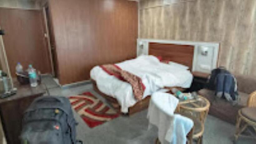 Hotel Badrinath Anant Badrinath