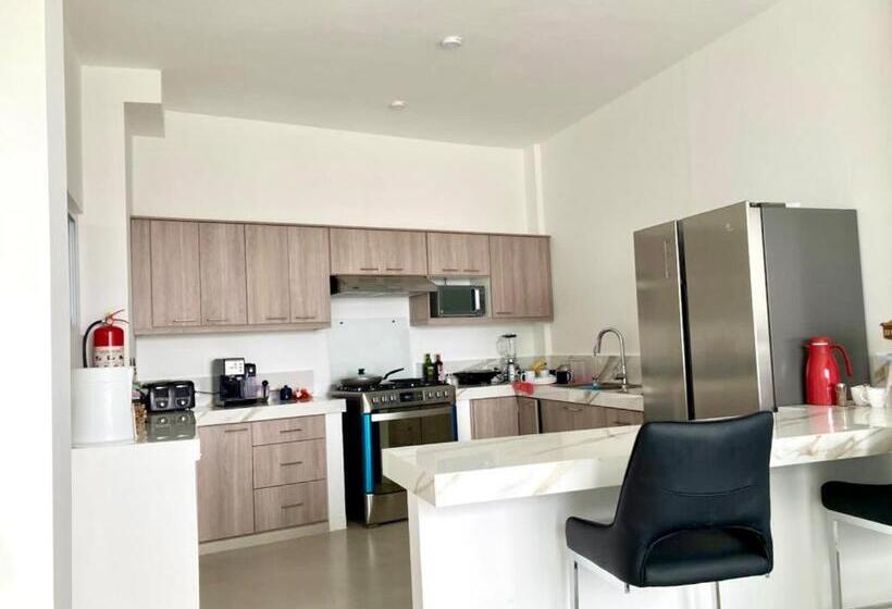 هتل Casa Lobster Bay