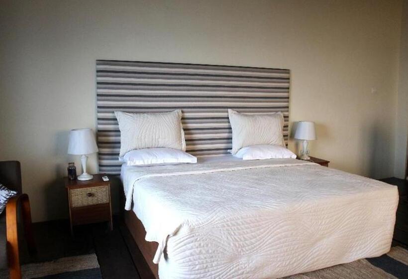 בית מלון כפרי Cliffhaven Beach Resort
