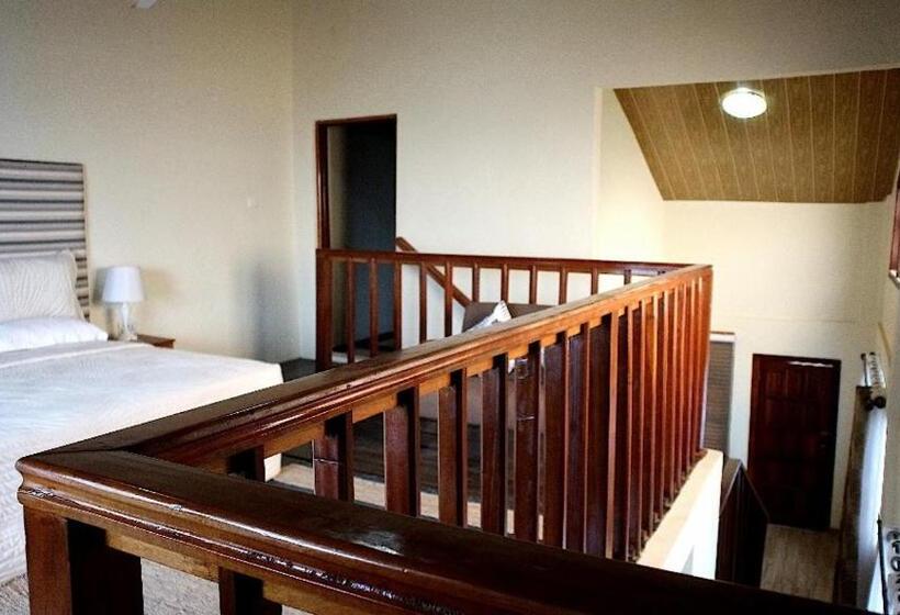 בית מלון כפרי Cliffhaven Beach Resort