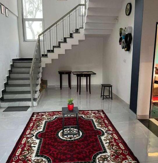 Отель Inn gulmarg