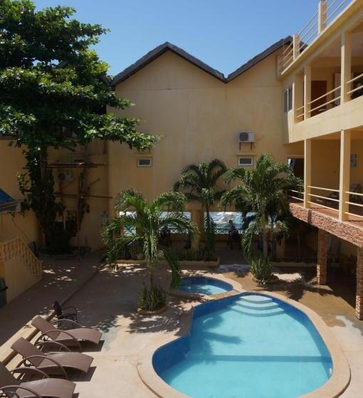 هتل Lalaguna Beach Club & Dive Centre