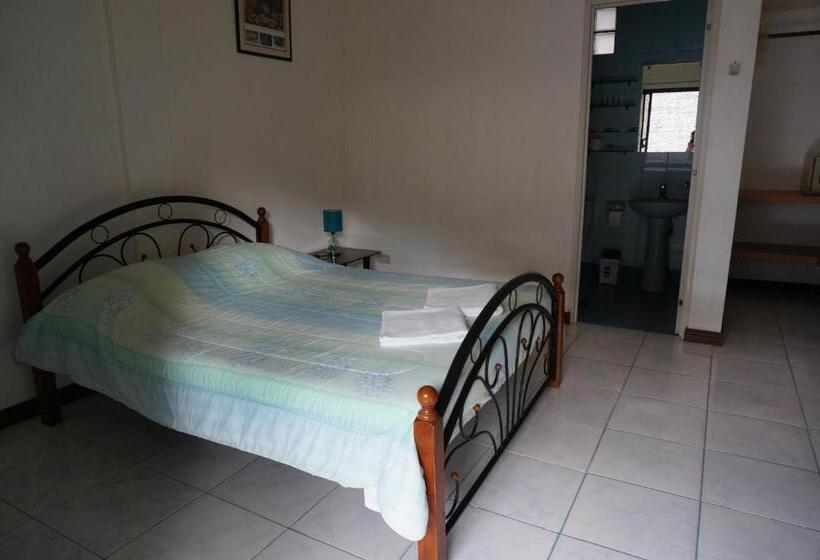 هتل Lalaguna Beach Club & Dive Centre