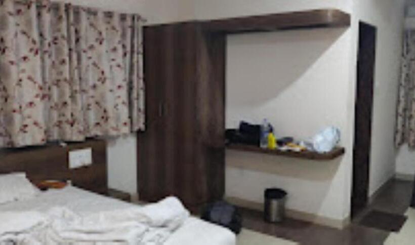 Hotel Mandara Residency,padu