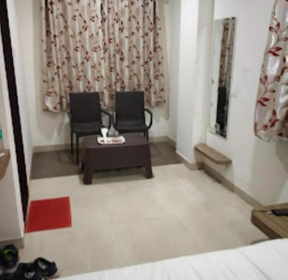 Hotel Mandara Residency,padu