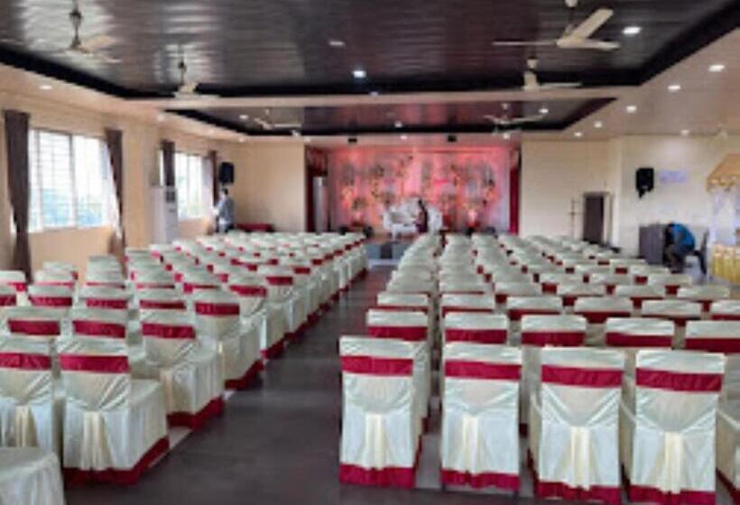 Hotel Mandara Residency,padu