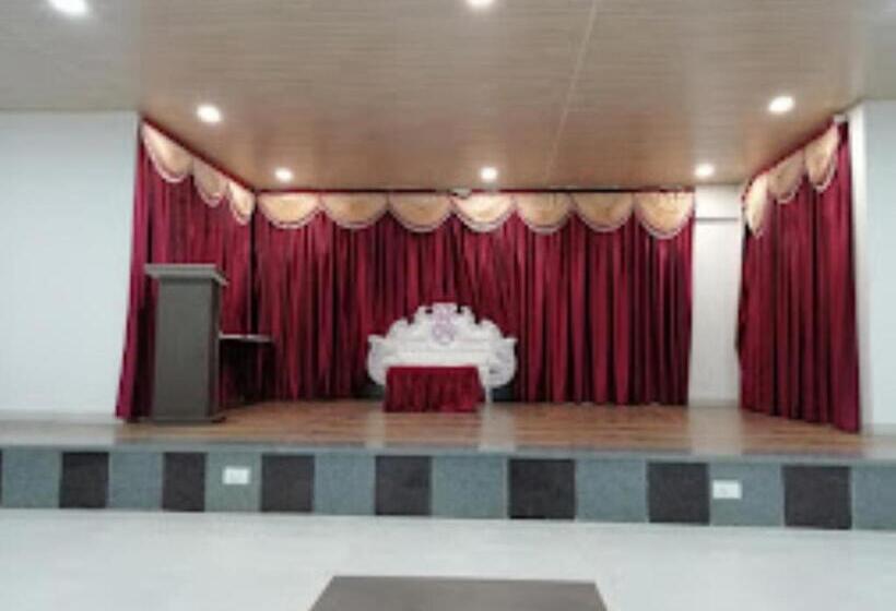 Hotel Mandara Residency,padu