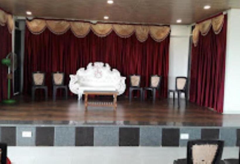 Hotel Mandara Residency,padu