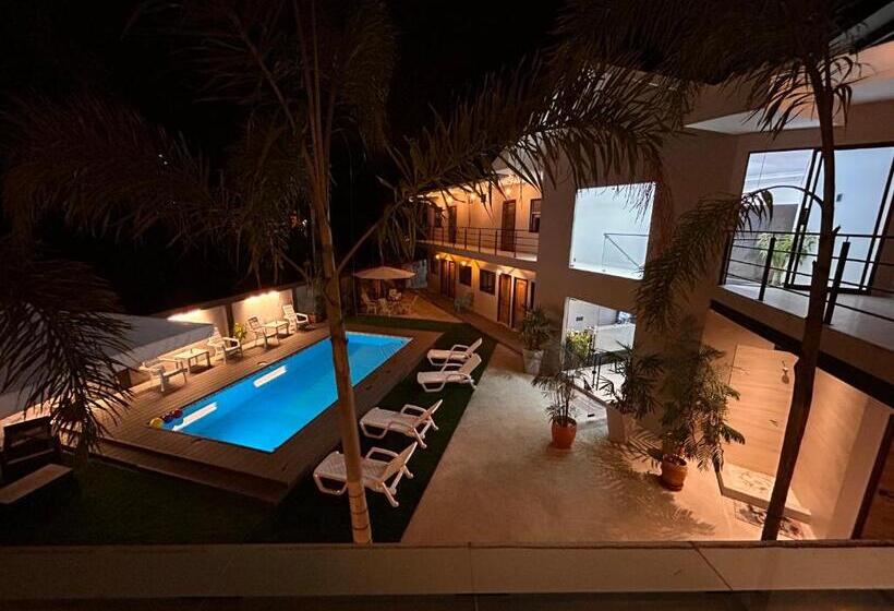 هتل Ocean Drive Lodge