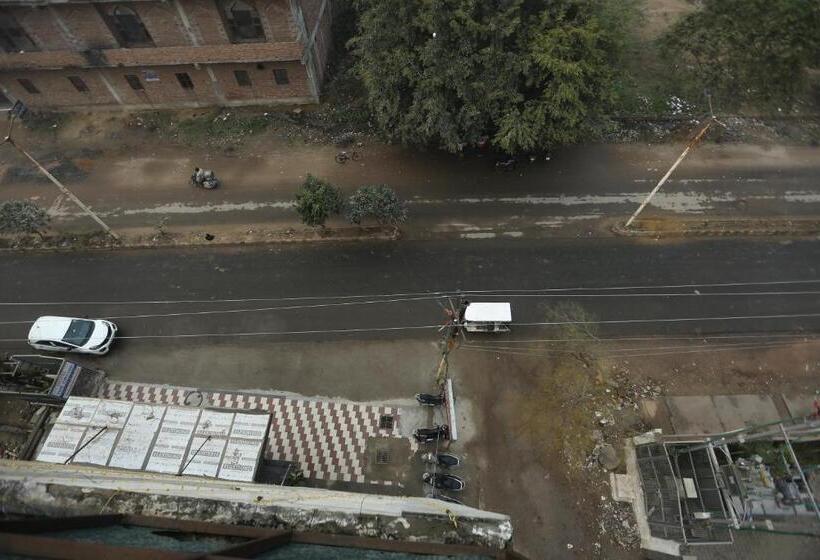 Отель Orchid & Banquet