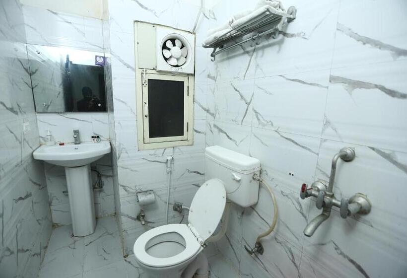 Отель Orchid & Banquet