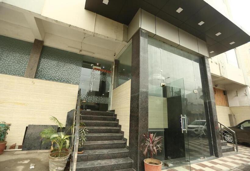 Отель Orchid & Banquet